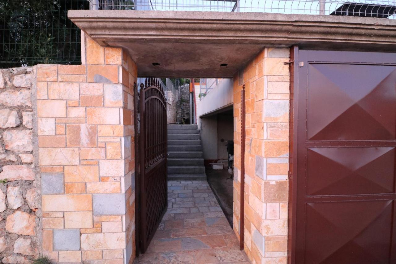 Ferienwohnung Ildora Qimon Himarë Exterior foto
